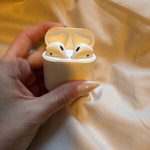 Apple AirPods 2nd generation